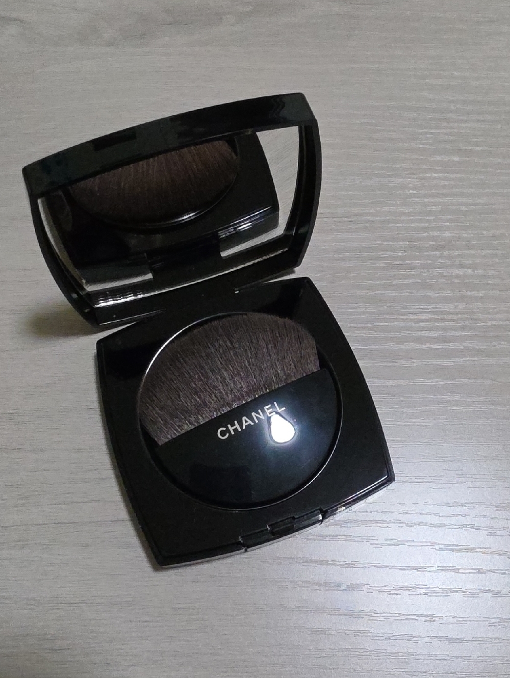 Chanel Summer Essential Healthy Glow Highlighting Powder Limited Edition 8g - Picture 2 of 4